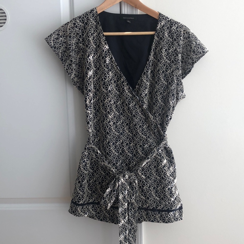 Banana Republic Lace Wrap Top XL